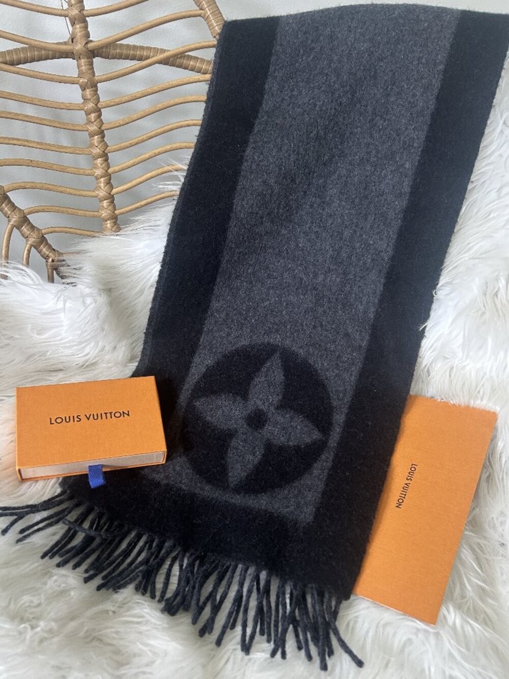 Louis Vuitton Black & Gray Echarpe Cardiff Scarf